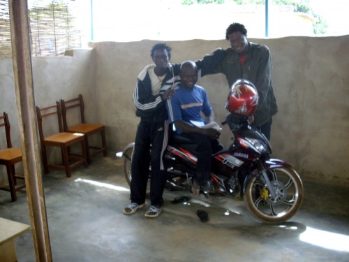 EVARISTE ET SA MOTO.JPG