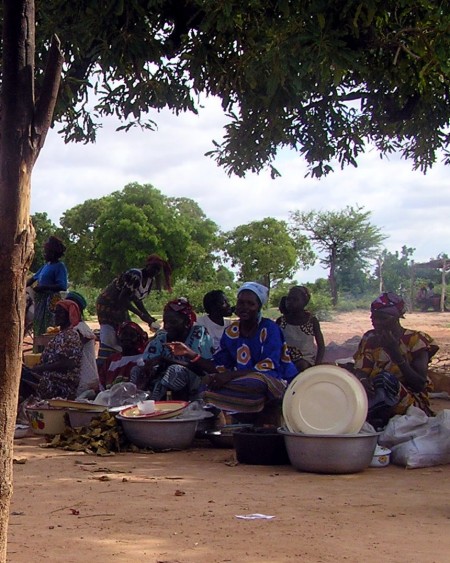 MARCHANDES VILLAGE DE BROUSSE.JPEG